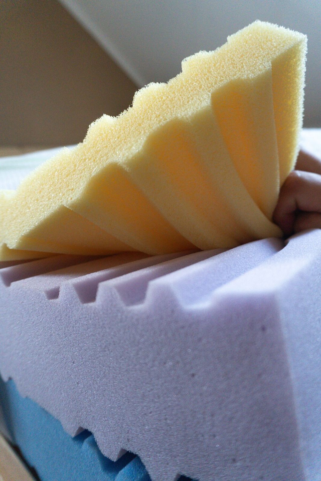 Yellow and lavender wave-cut foam profile